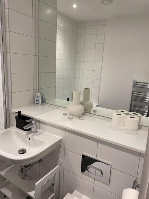 Central Manchester-1Br Apartment Free Parking-Cinema Room 外观 照片