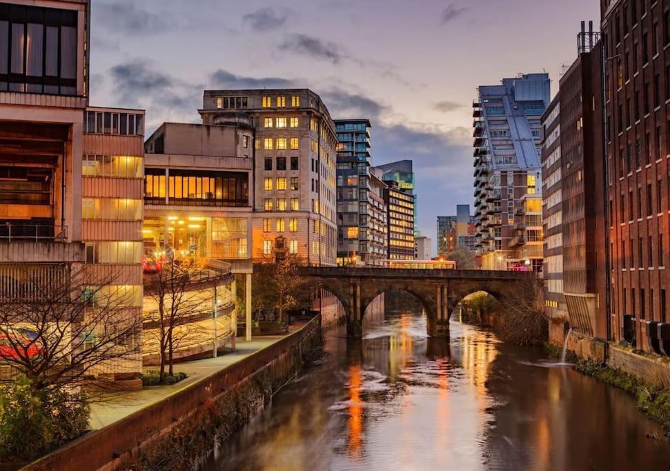 Central Manchester-1Br Apartment Free Parking-Cinema Room 外观 照片